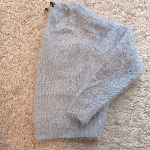 F21 Dusty Blue Cropped Fuzzy L/S Sweater, size M - Picture 2 of 5